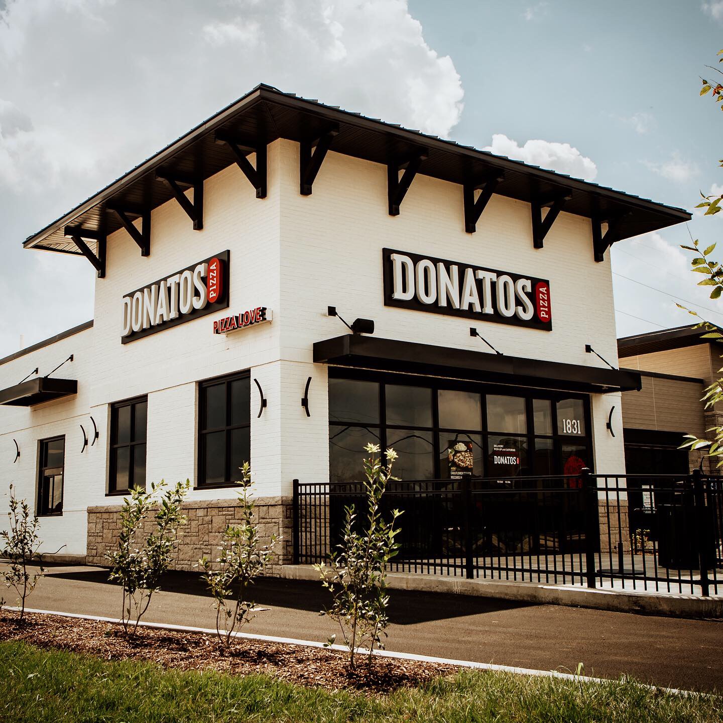 Donatos Partners with Reef Kitchens Food On Demand