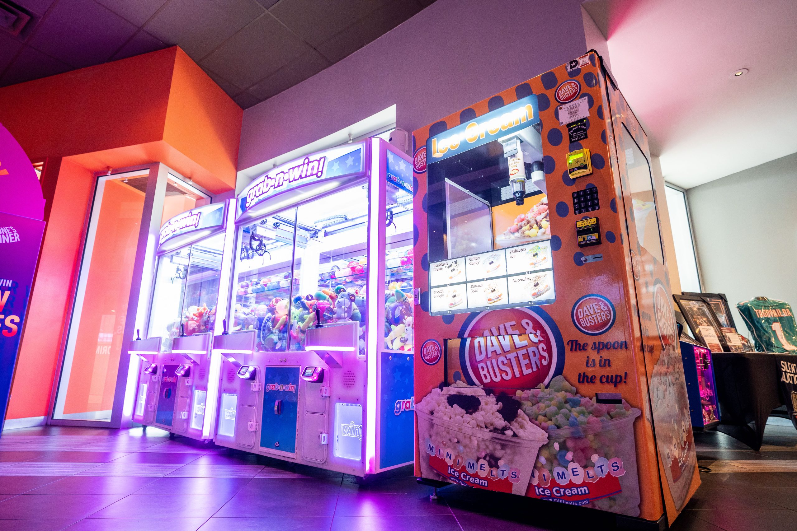 https://foodondemand.com/wp-content/uploads/2023/11/Dave-and-Busters-Vending-machine-scaled.jpg