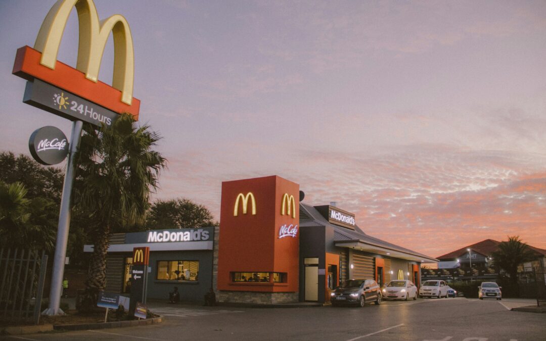 McDonald’s Rolls Out Cash Accepting Kiosks, as Labor Costs Rise